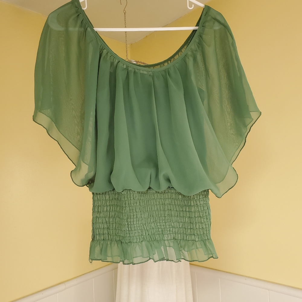 Woman's Green top With Cinched Waist